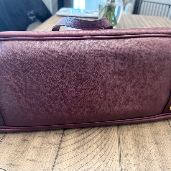 Versatile tote bag can be worn in two styles. Comes with wallet and wristlet - Picture 10 of 16